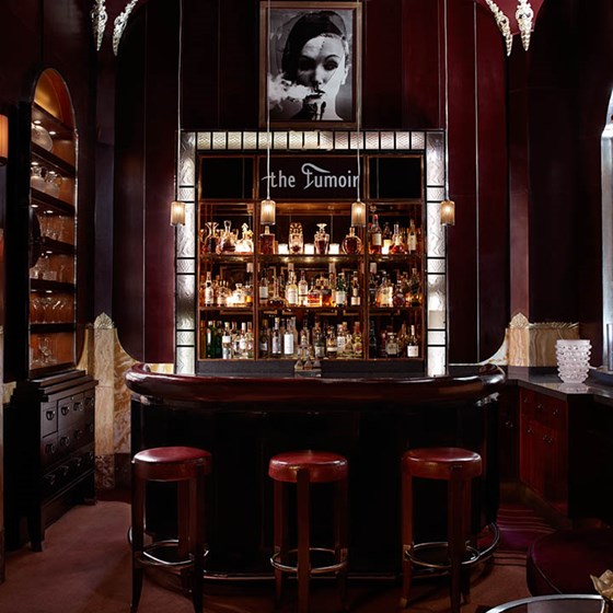 The bar of The Fumoir in an art deco interior design, and an intimate atmosphere.